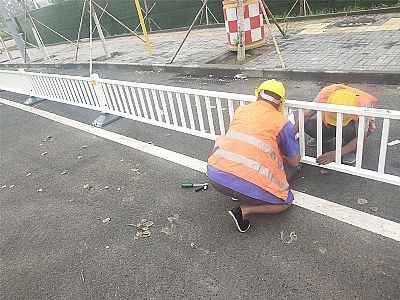 道路护栏施工方案基地施工方法