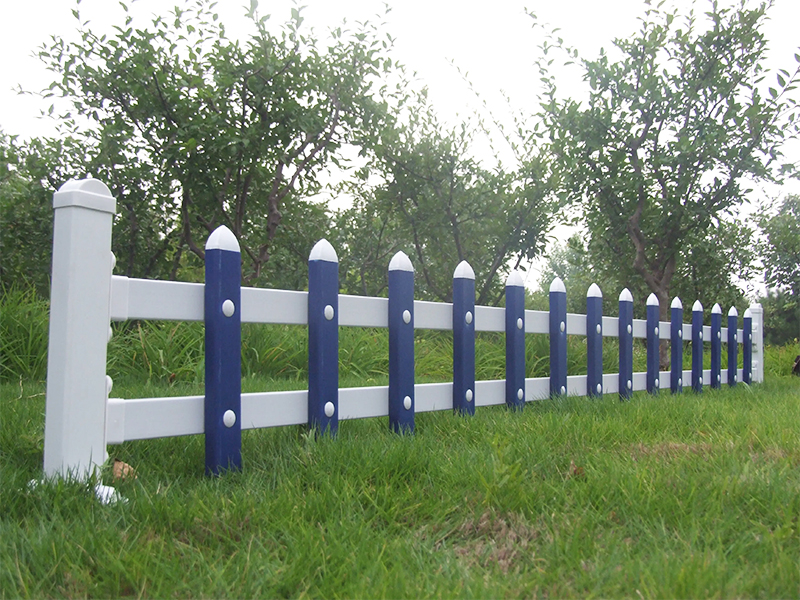 铁道围栏多少钱一米 绿化护栏采购 草坪护栏价格