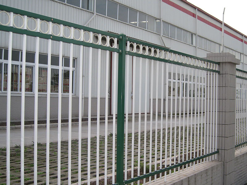 衡水围墙钢护栏价格 绿色铁艺围栏 园林铁艺护栏价格