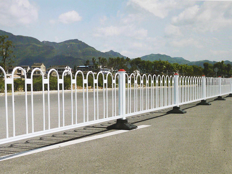 镀锌钢围栏多少钱 道路城市护栏 黑色围墙栅栏