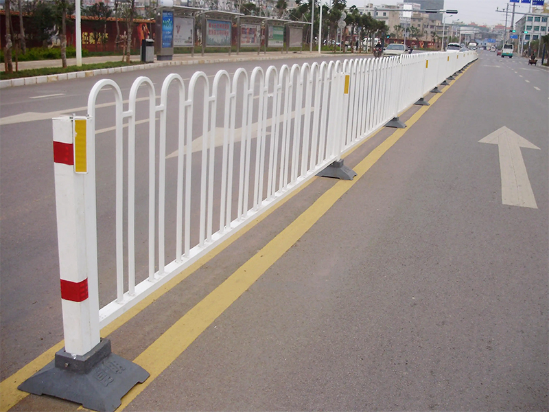 高档小区锌钢护栏厂家 阳台铁艺栏杆价格 道路交通护栏隔离栏
