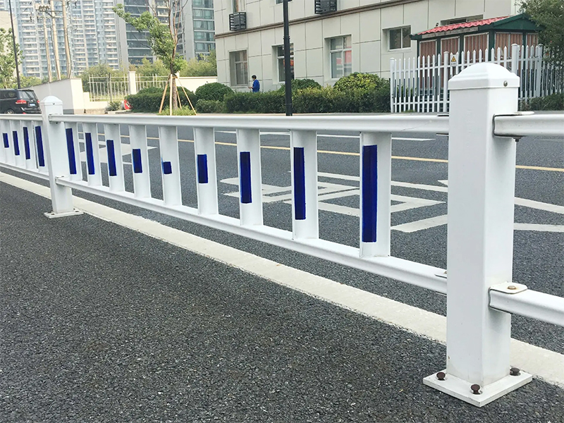 吕梁哪有卖道路隔离护栏 锌钢扶手厂家 PVC市政围栏