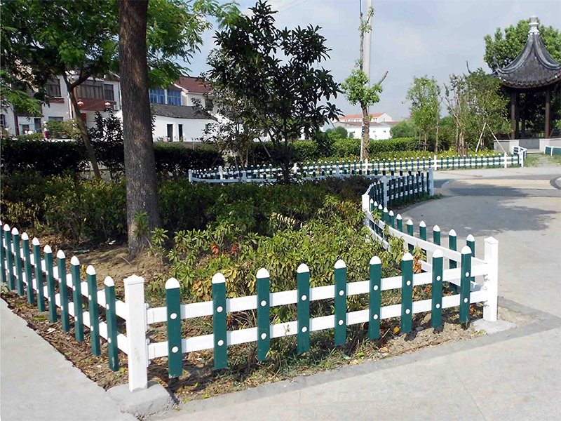 秦皇岛锌钢铝合金护栏 道路隔离围栏厂家 道路隔离栏杆多少钱一米