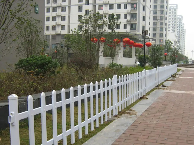 围墙铁艺栅栏多少钱一米 京式防护栏 草坪外护栏价格